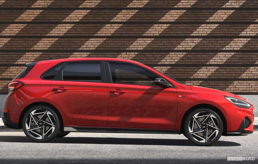 Nuova Hyundai i30 restyling N Line laterale