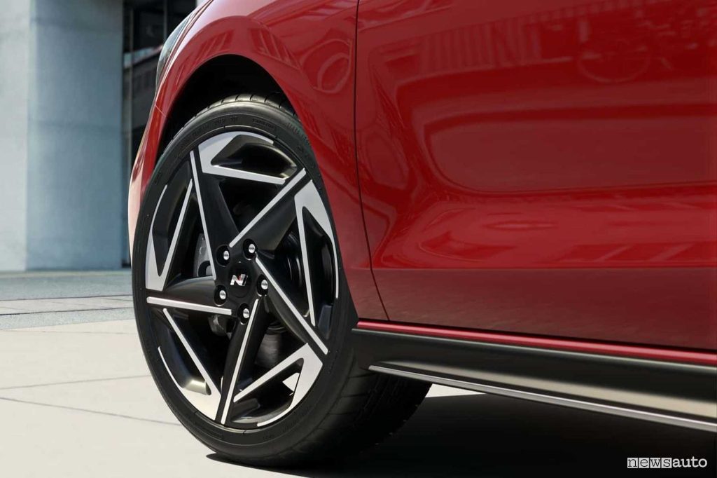 Nuova Hyundai i30 restyling N Line cerchi in lega da 18"