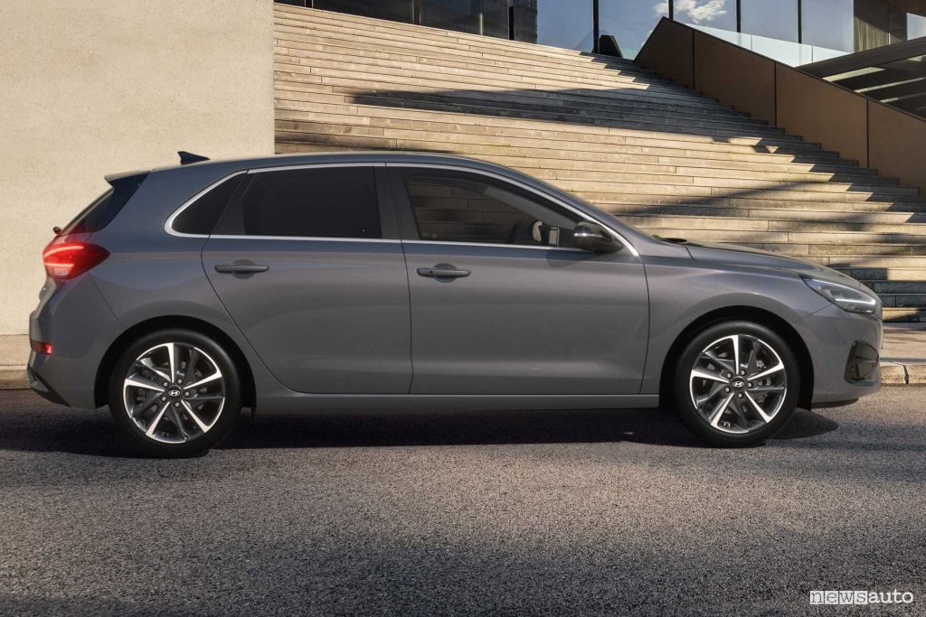 Nuova Hyundai i30 restyling laterale