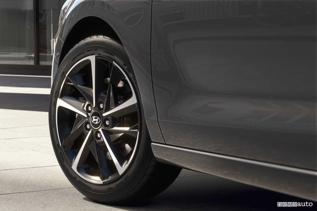 Nuova Hyundai i30 restyling cerchi da 16"