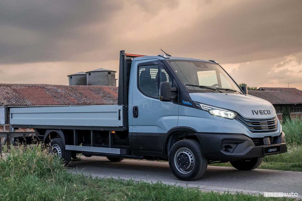 Iveco eDaily cabinato anteriore 3/4