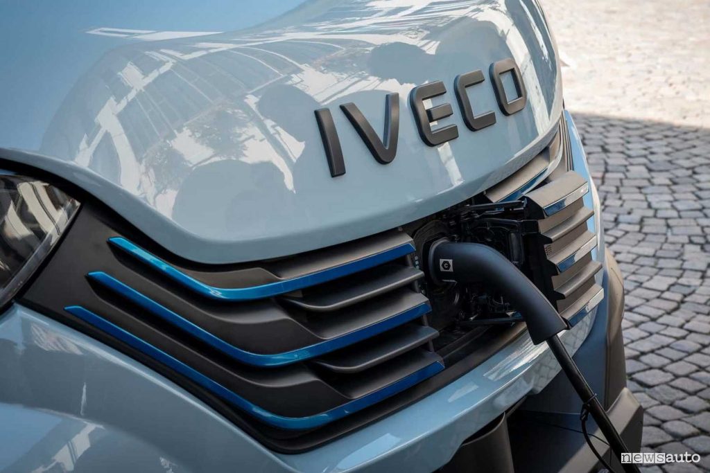 Iveco eDaily furgone in ricarica AC