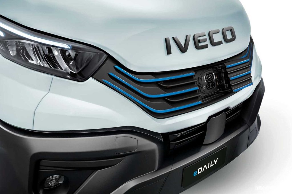 Iveco eDaily vano per la ricarica in AC e DC