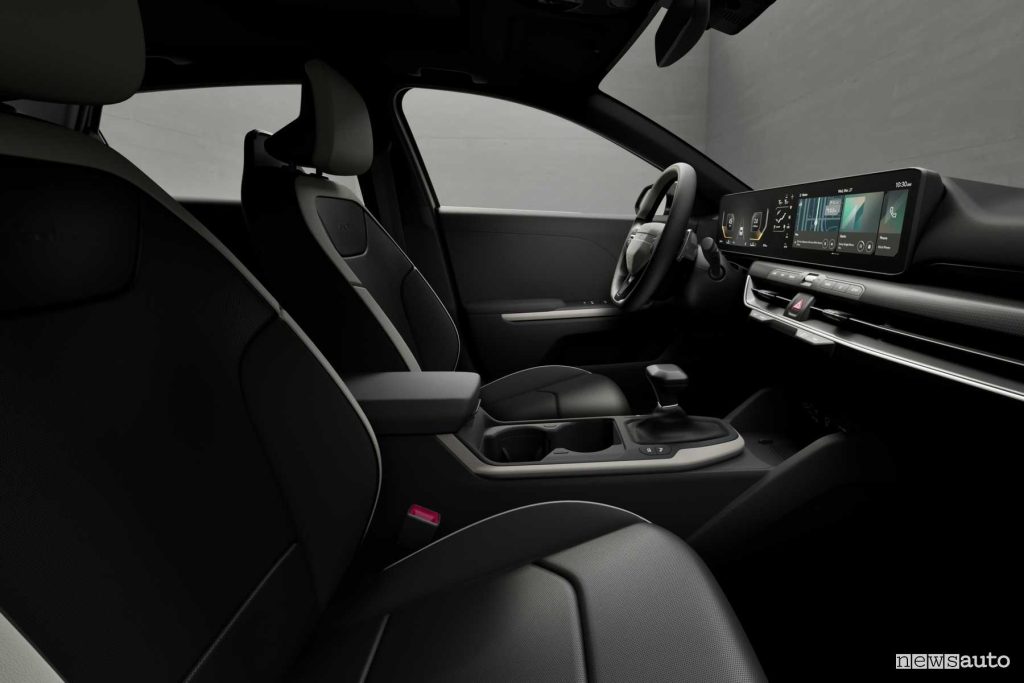 Kia K4 GT Line sedili anteriori abitacolo