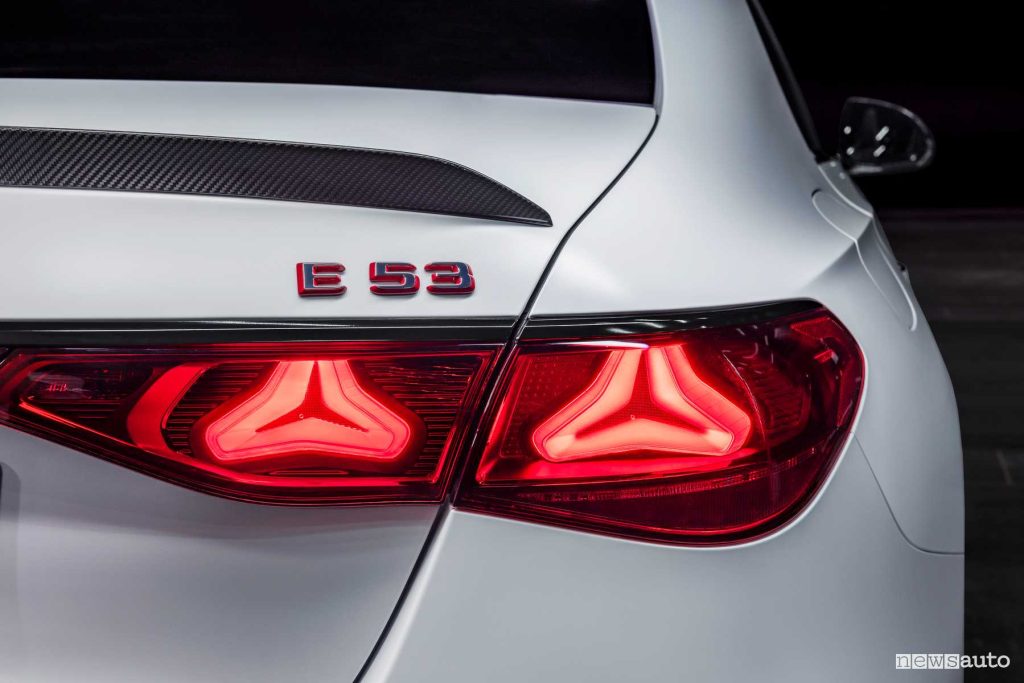 Mercedes-AMG E 53 Hybrid 4Matic+ faro posteriore firma luminosa