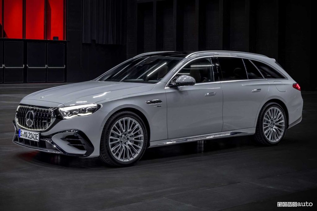 Mercedes-AMG E 53 Hybrid 4Matic+ Wagon anteriore 3/4