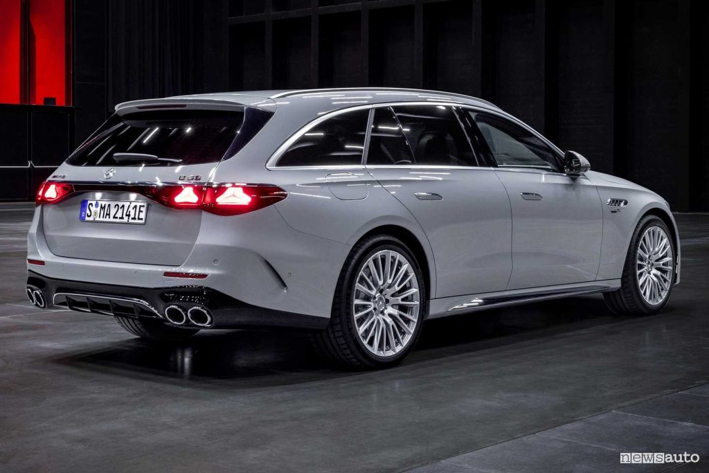 Mercedes-AMG E 53 Hybrid 4Matic+ Wagon posteriore 3/4