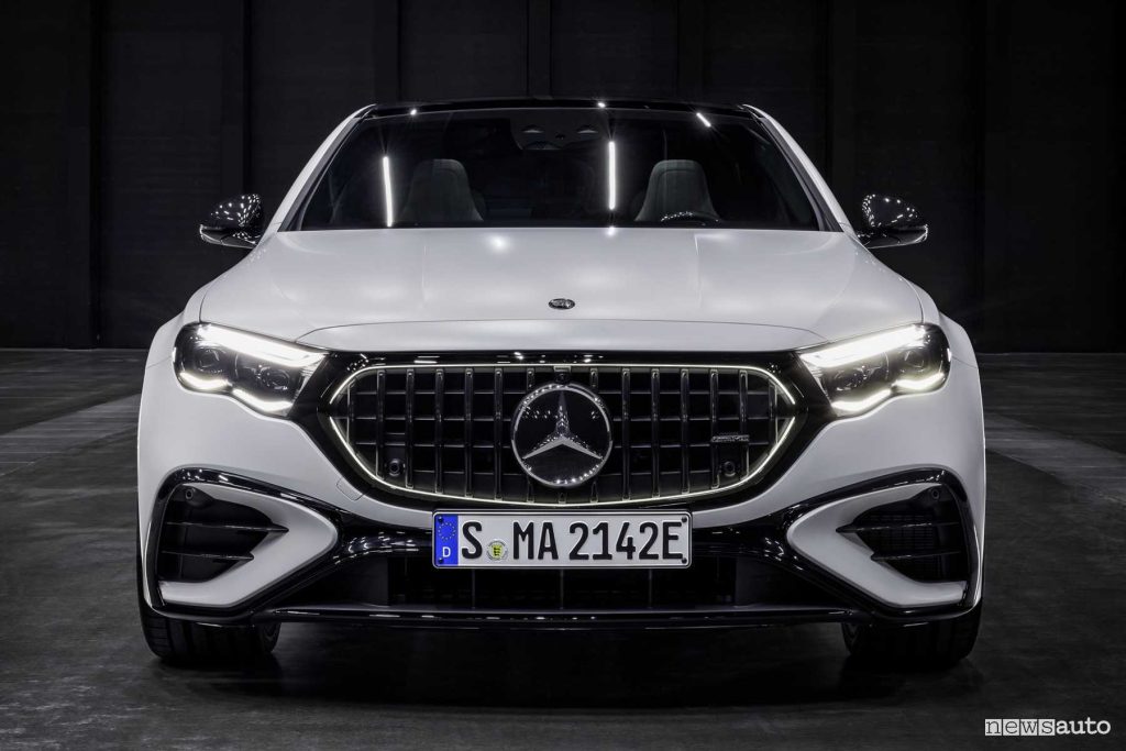 Mercedes-AMG E 53 Hybrid 4Matic+ frontale