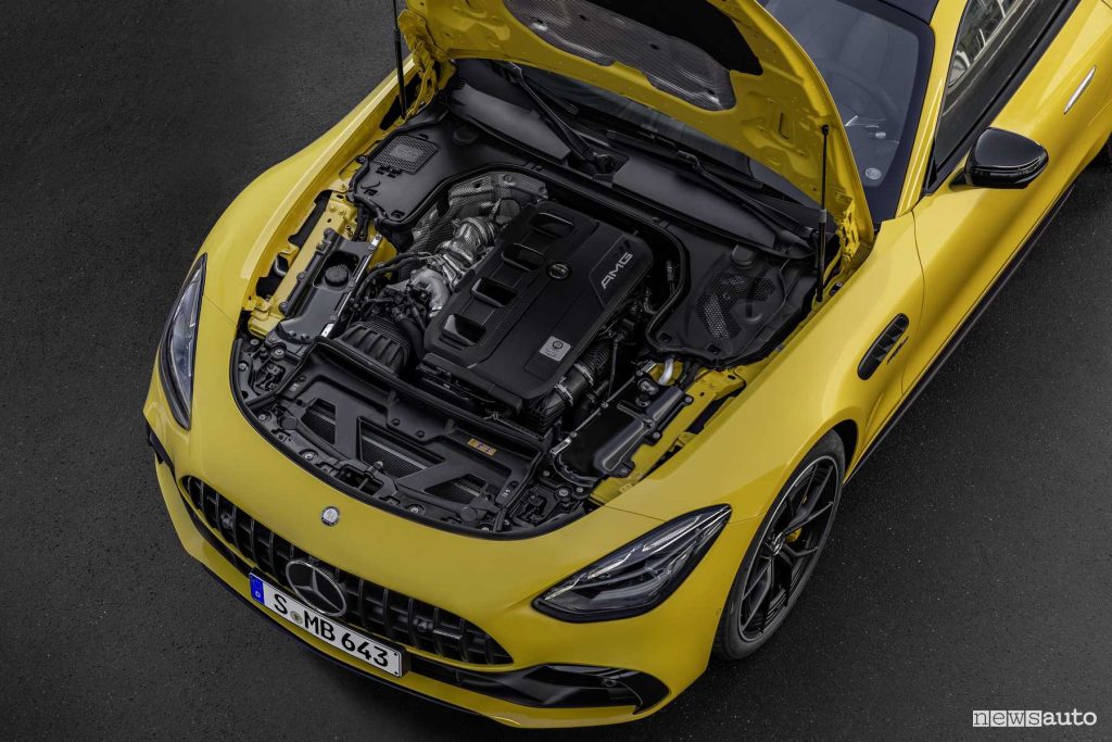 Mercedes-AMG GT 43 Coupé vano motore 4 cilindri