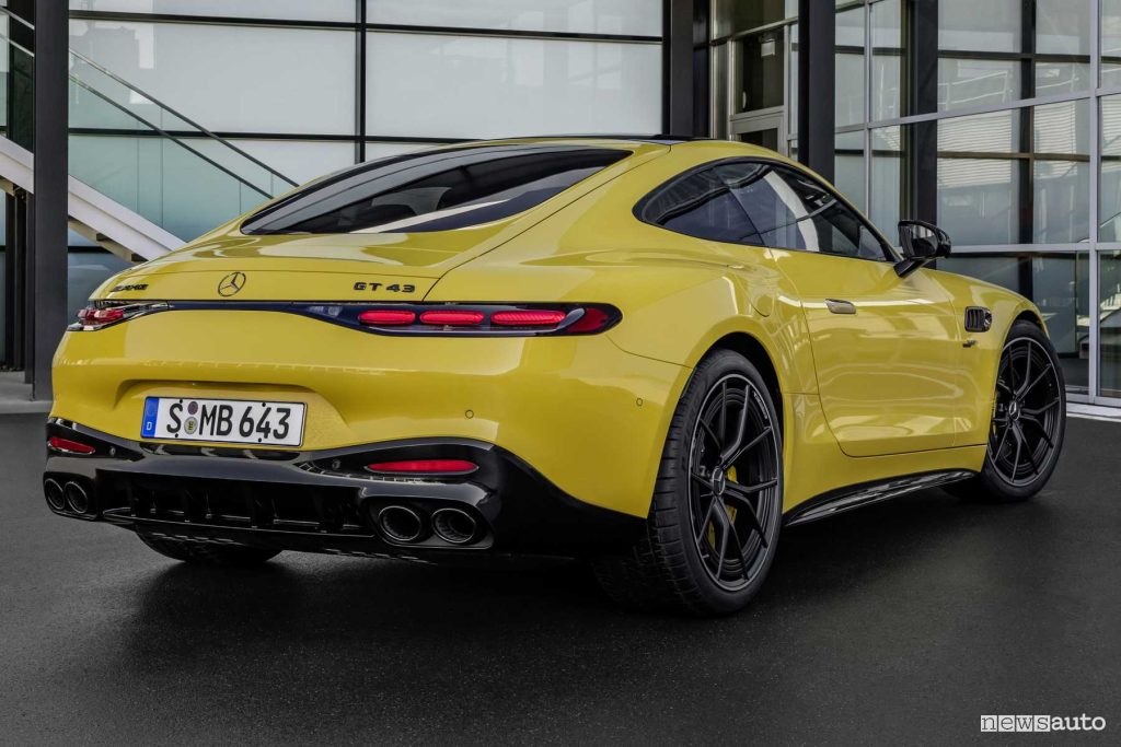 Mercedes-AMG GT 43 posteriore 3/4
