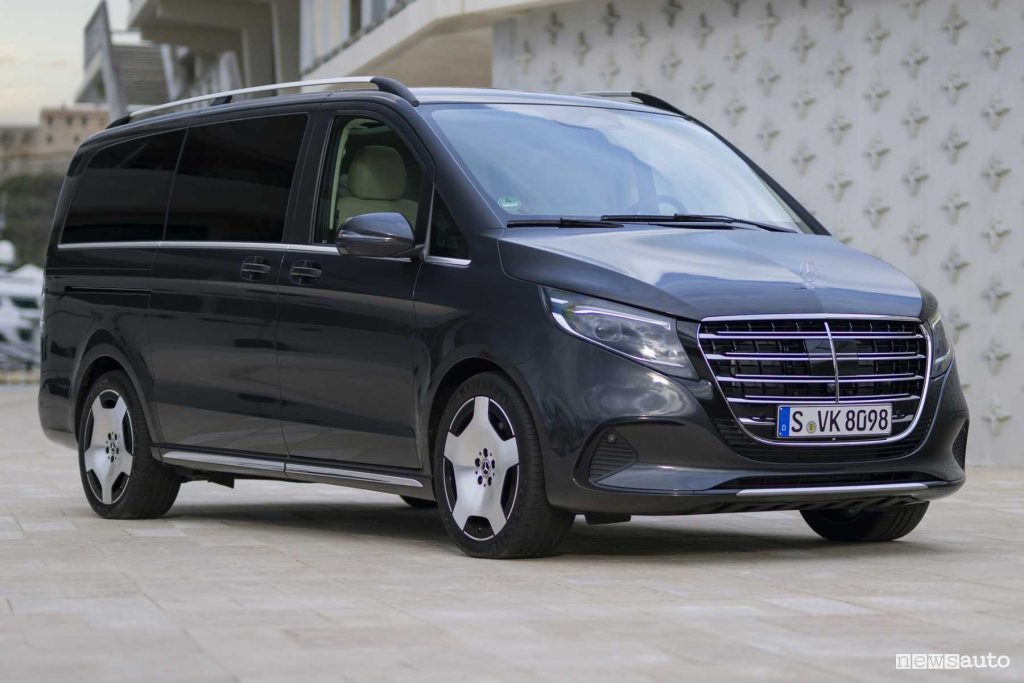 Mercedes-Benz Classe V Exclusive anteriore 3/4