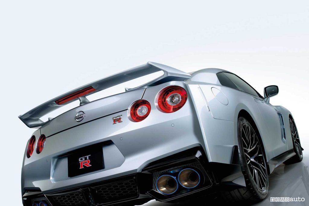 Nissan GT-R 2025 scarico posteriore