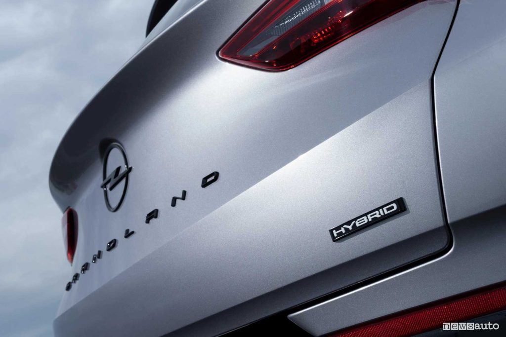 Opel Grandland logo Hybrid portellone posteriore