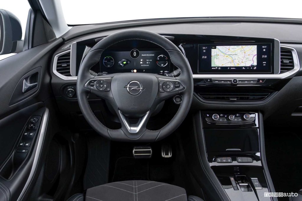 Opel Grandland Hybrid plancia abitacolo