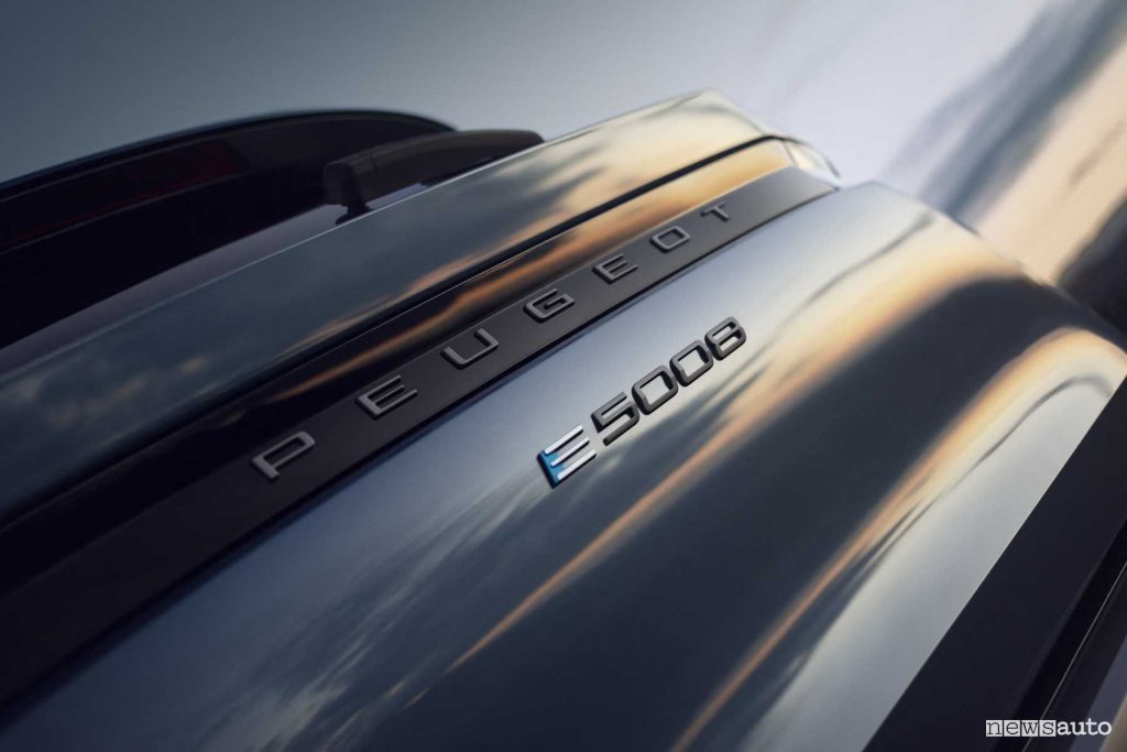 Peugeot e-5008 GT scritte portellone posteriore