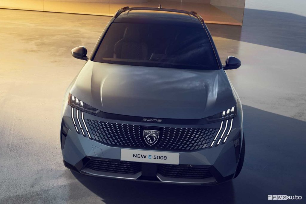 Peugeot e-5008 GT frontale