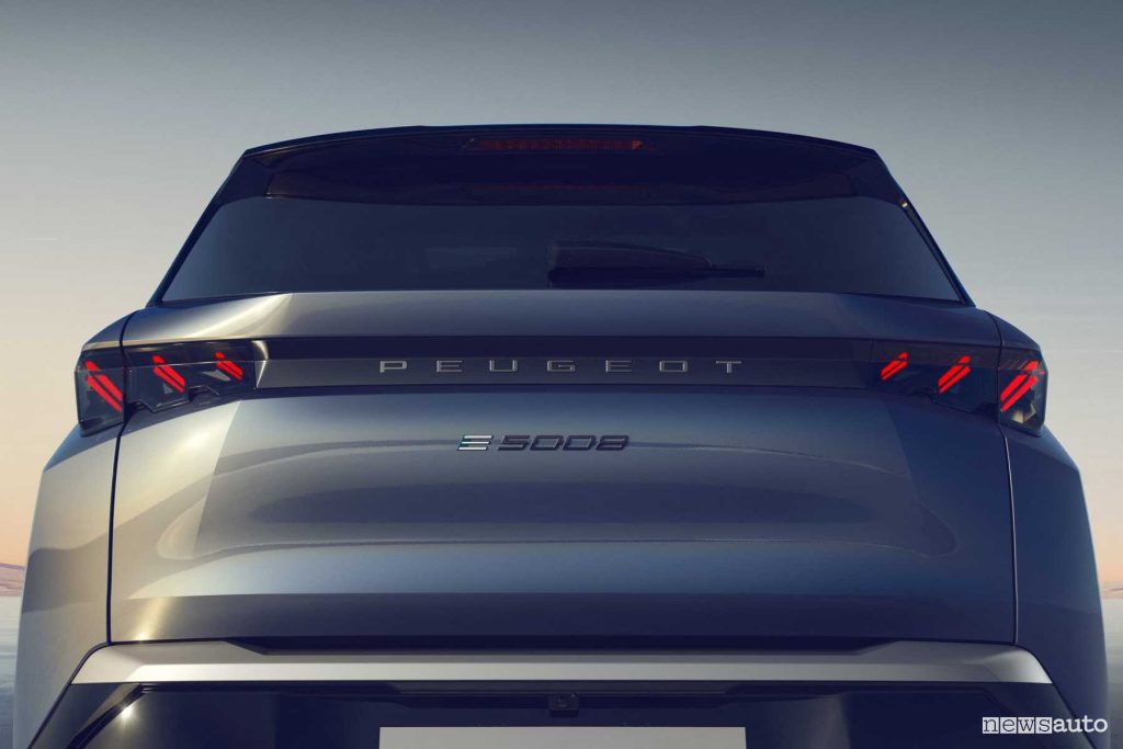 Peugeot e-5008 portellone posteriore