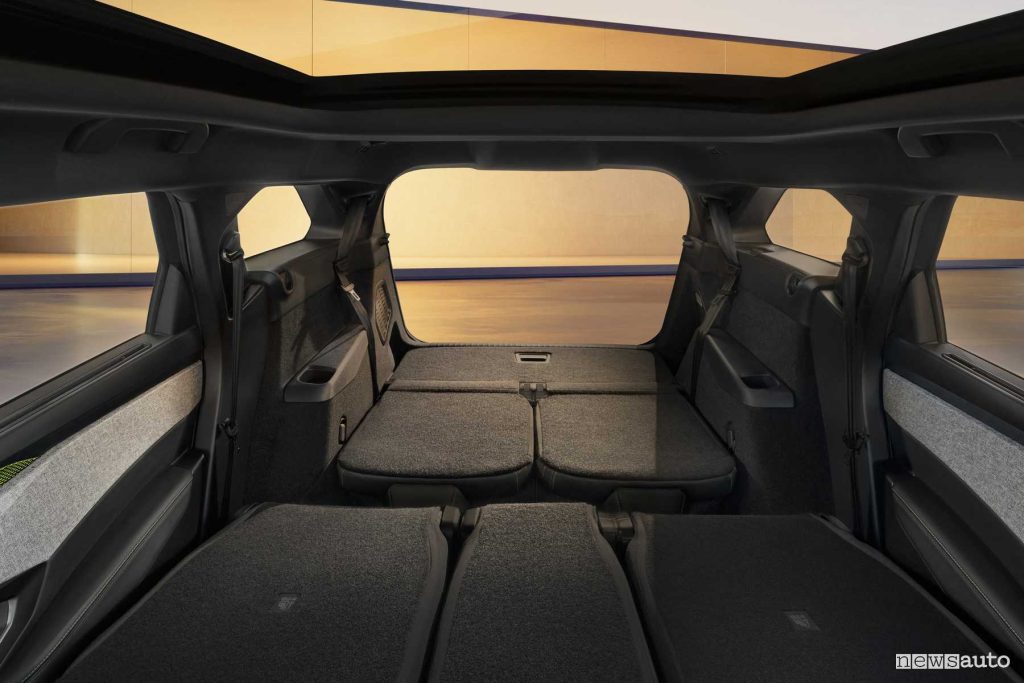 Peugeot e-5008 GT spazio interno
