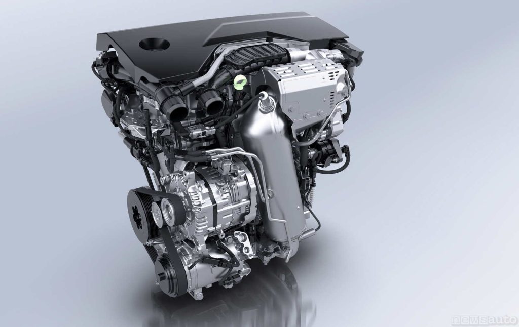 In primo piano sul motore Puretech 2024 l'alternatore-starter azionato a cinghia (MHSG o BSG)