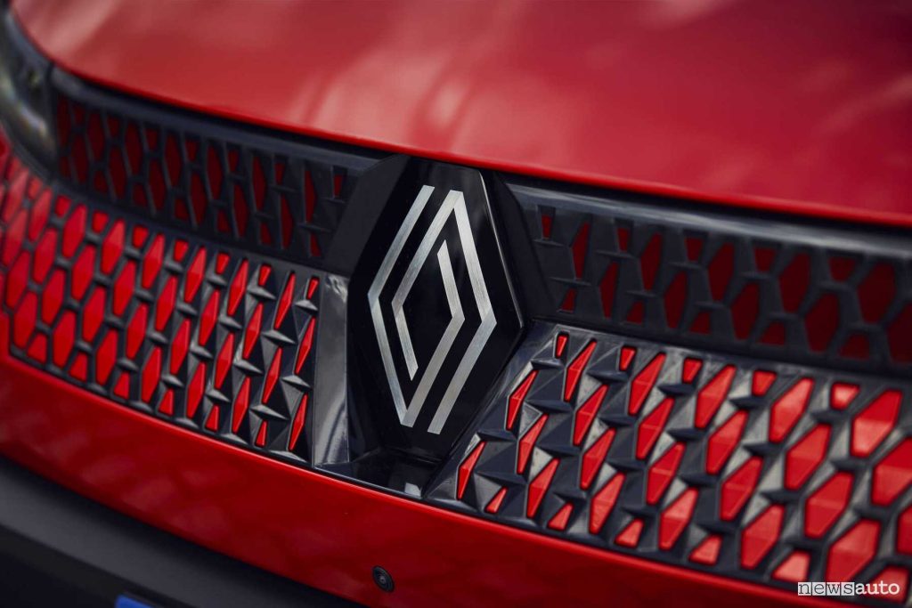 Renault Scenic E-Tech electric Iconic rossa logo griglia anteriore