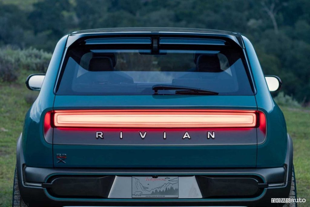 Rivian R3X posteriore