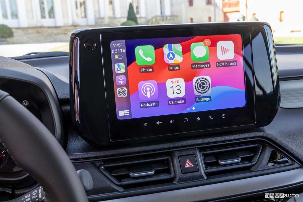 Nuova Suzuki Swift 2024 display infotainment Apple CarPlay