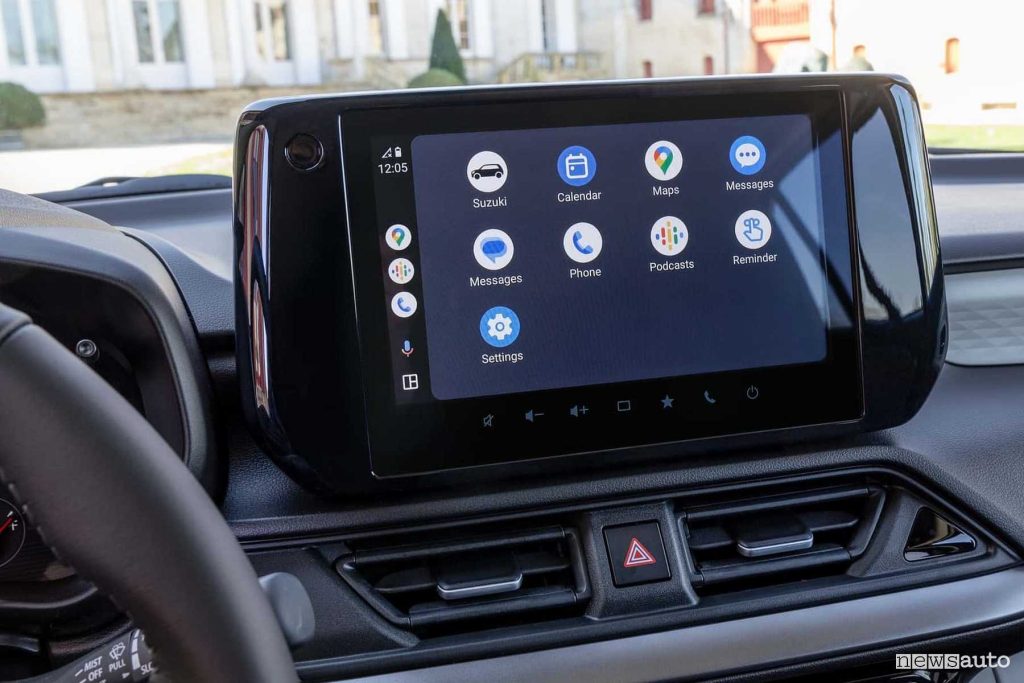 Nuova Suzuki Swift 2024 display infotainment Android Auto