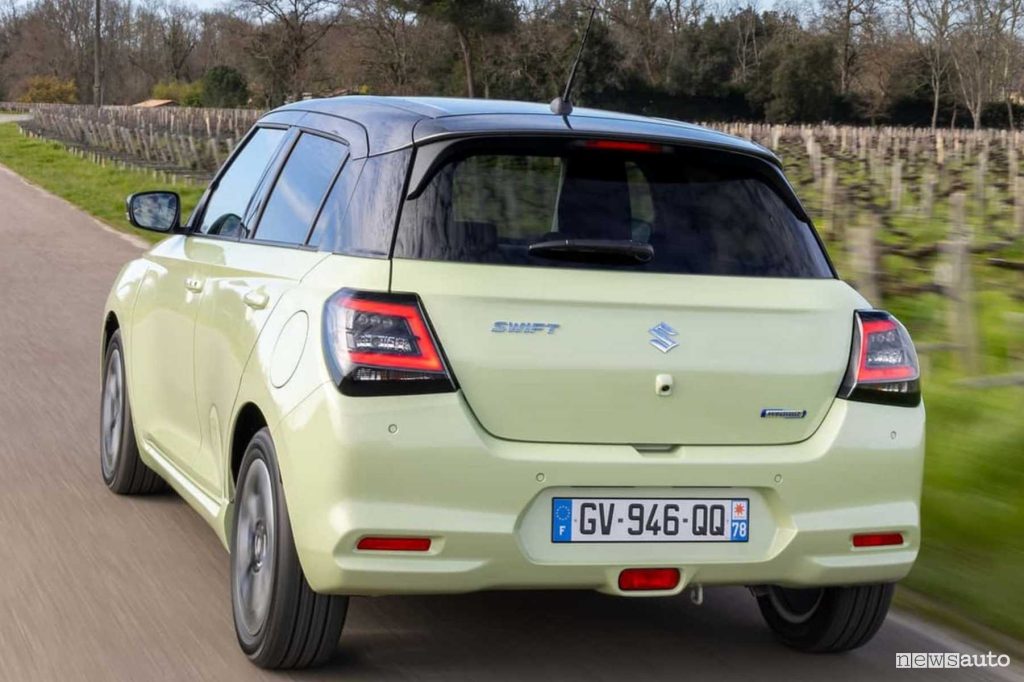 Nuova Suzuki Swift 2024 su strada