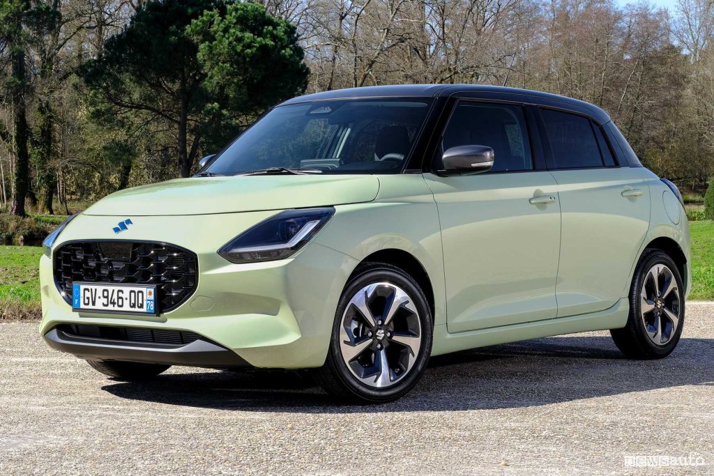 Nuova Suzuki Swift 2024 anteriore 3/4 Cool Yellow Metallic