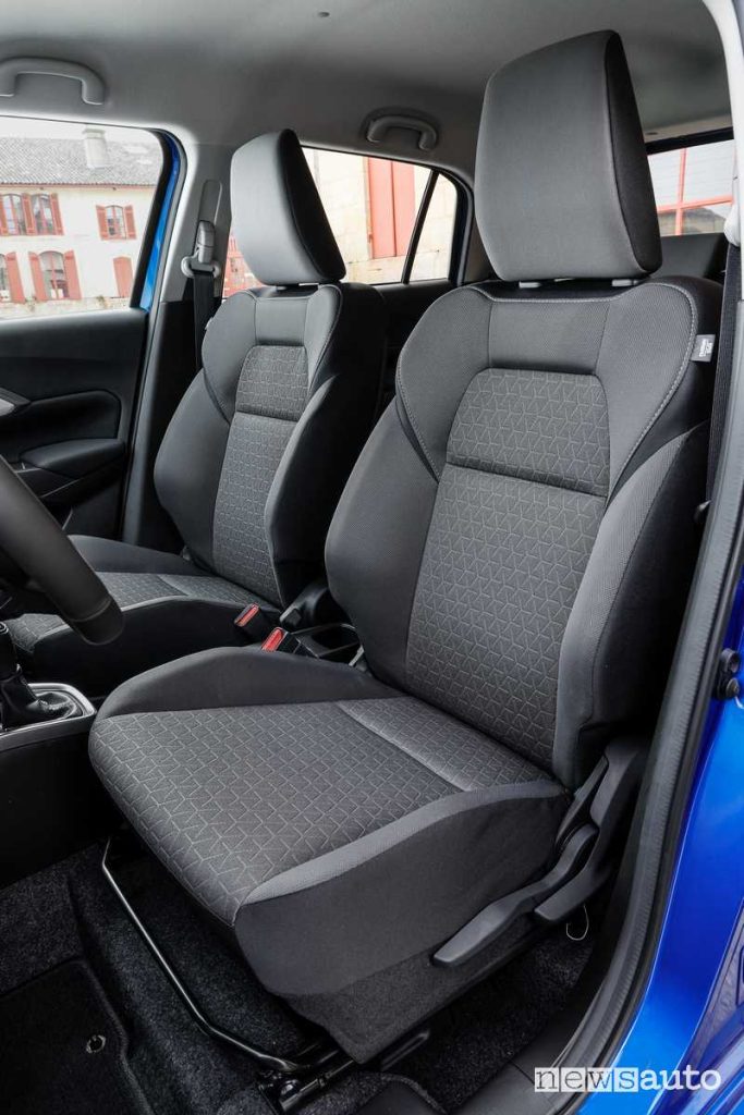 Nuova Suzuki Swift 2024 sedili anteriori abitacolo