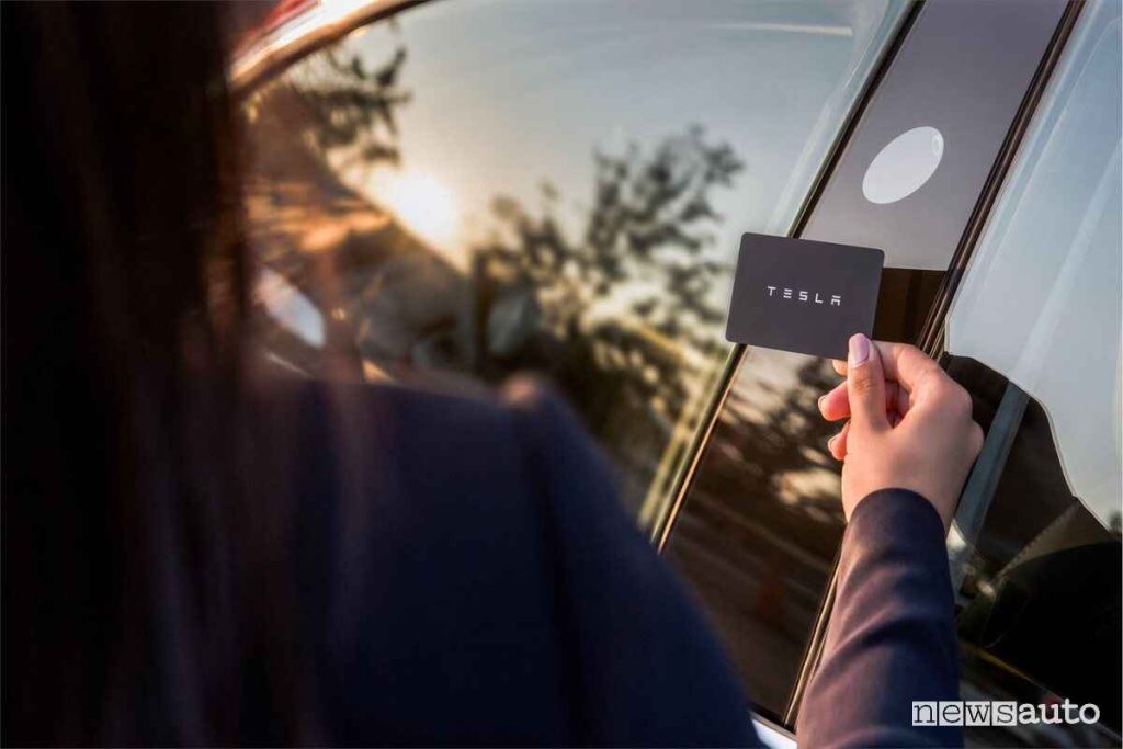 Tesla card key, La card key per aprire le porte di una Tesla