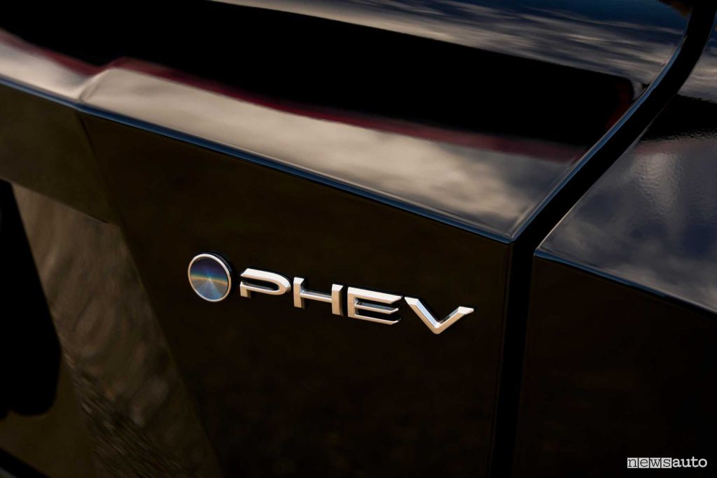 Toyota C-HR logo PHEV portellone posteriore