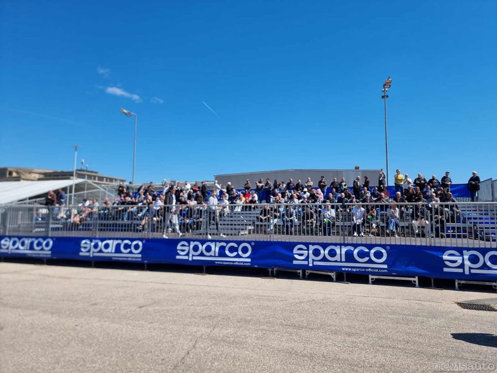 Sparco public grandstand 