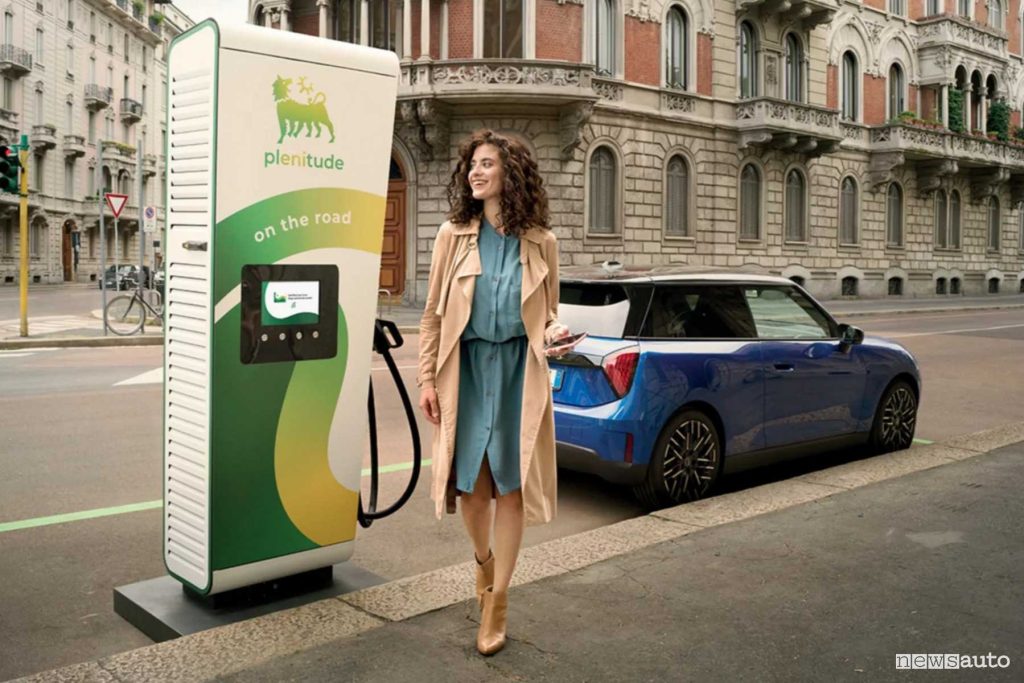 Nelle colonnine da 50 kW l’AFIR introduce il pagamento con carta, anche contactless