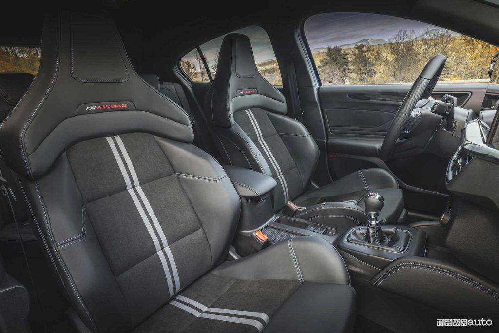 Ford Focus ST Edition sedili anteriore Recaro abitacolo