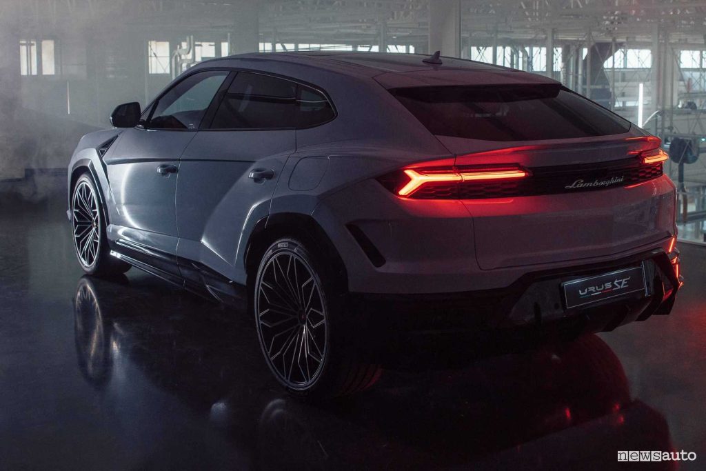 Lamborghini Urus plug-in SE posteriore 3/4