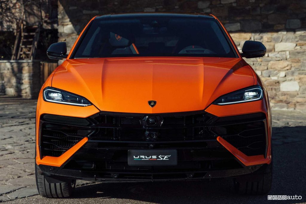 Lamborghini Urus plug-in SE frontale