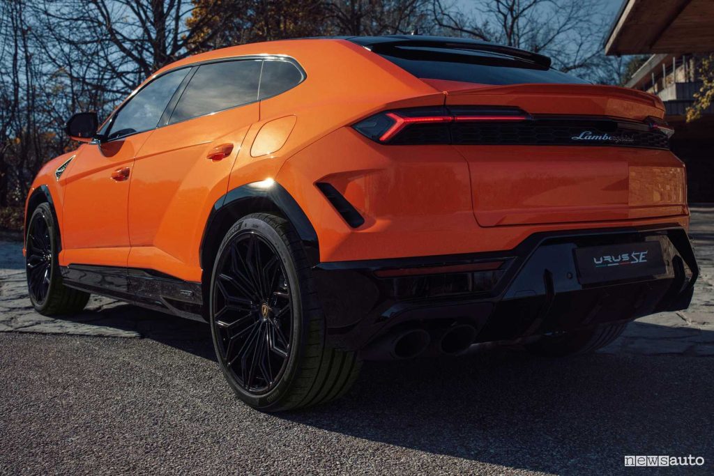 Lamborghini Urus plug-in SE posteriore 3/4