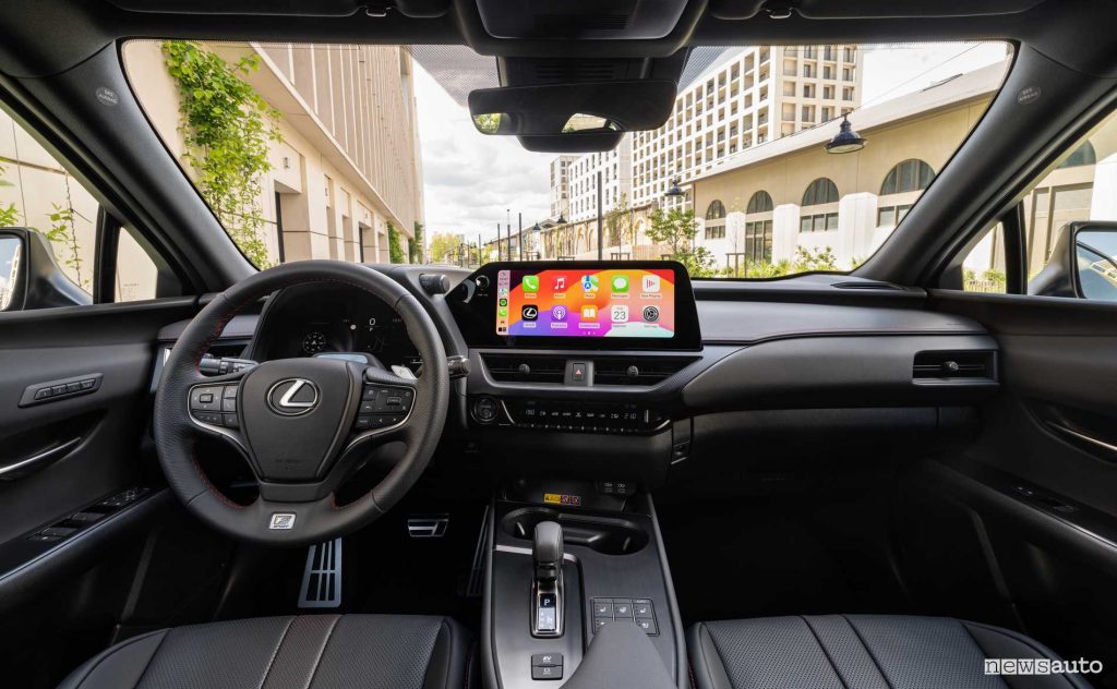 Lexus UX 300h F Sport display infotainment Apple CarPlay
