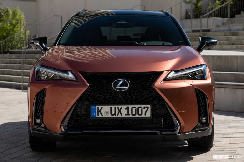 Lexus UX 300h F Sport Sonic Copper frontale