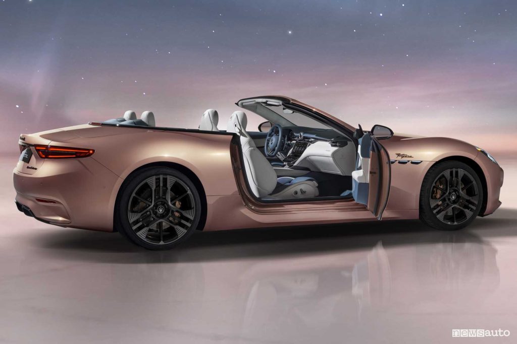 Maserati GranCabrio Folgore portiera aperta