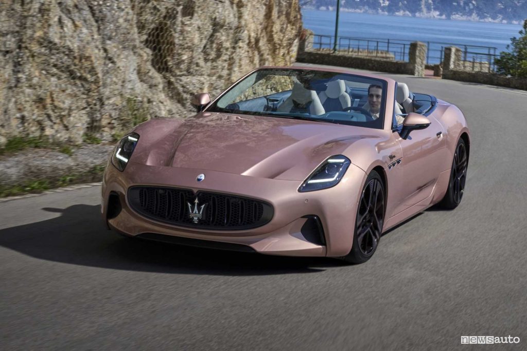 Maserati GranCabrio Folgore su strada