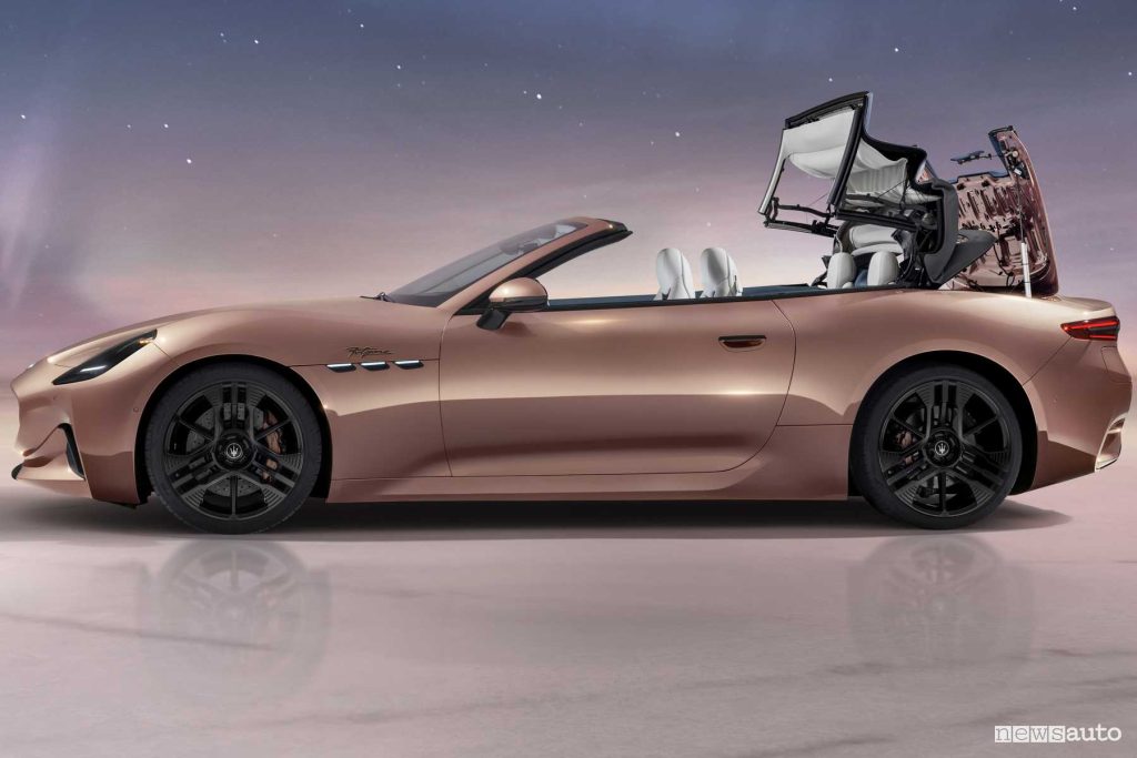 Maserati GranCabrio Folgore apertura capote