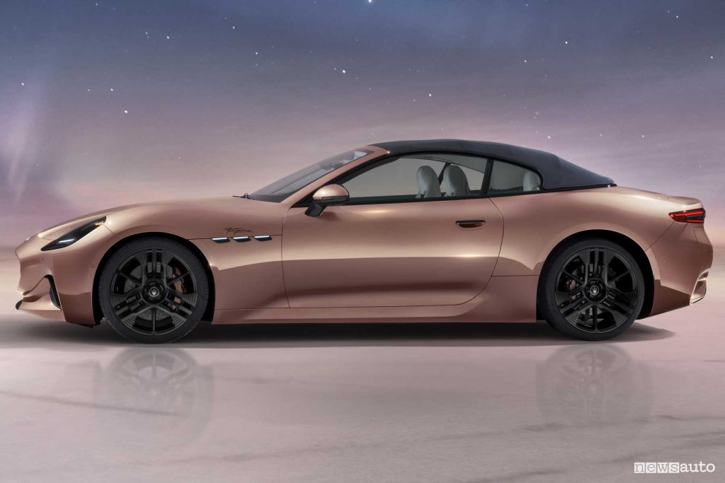 Maserati GranCabrio Folgore capote chiusa