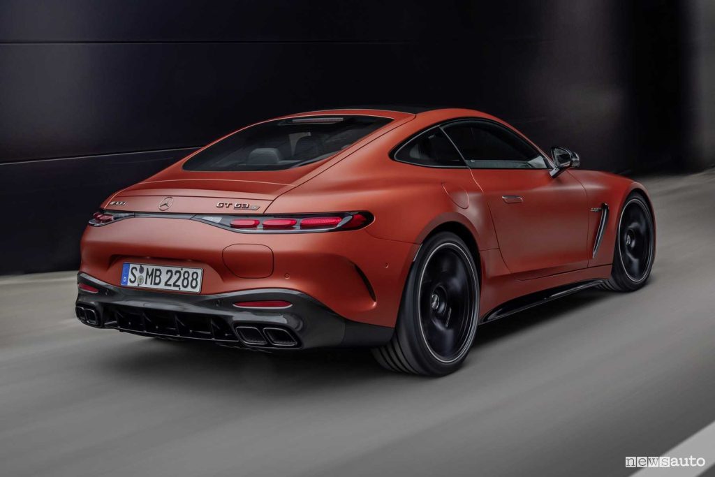Mercedes AMG GT 63 S E Performance su strada