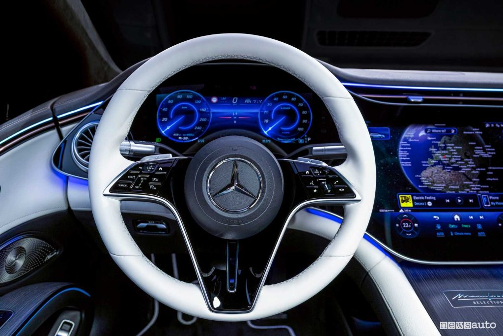 Mercedes-Benz EQS 580 4Matic volante abitacolo