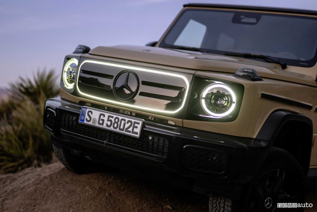 Mercedes Classe G 580 elettrica fari anteriori firma luminosa