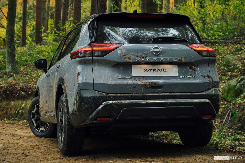 Nissan X-Trail N-Treck posteriore 3/4