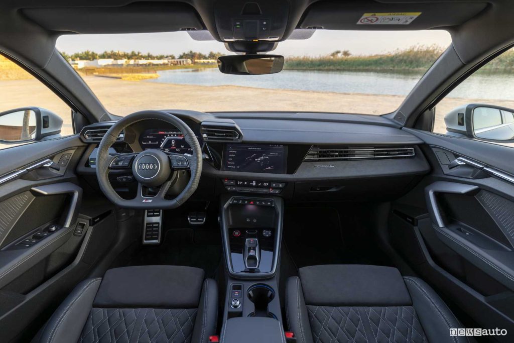 Audi S3 Sedan plancia abitacolo