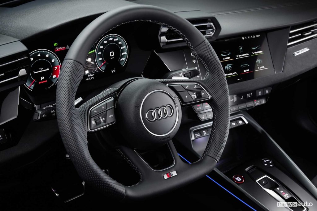 Audi S3 Sedan volante abitacolo
